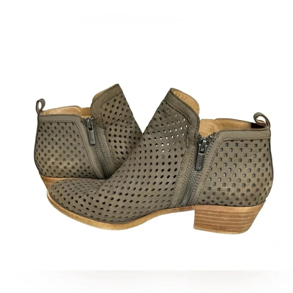 Lucky Brand Basel3 Ankle Boots Size 8 Nubuck Suede Perforated Gray Side Zips - Picture 8 of 10